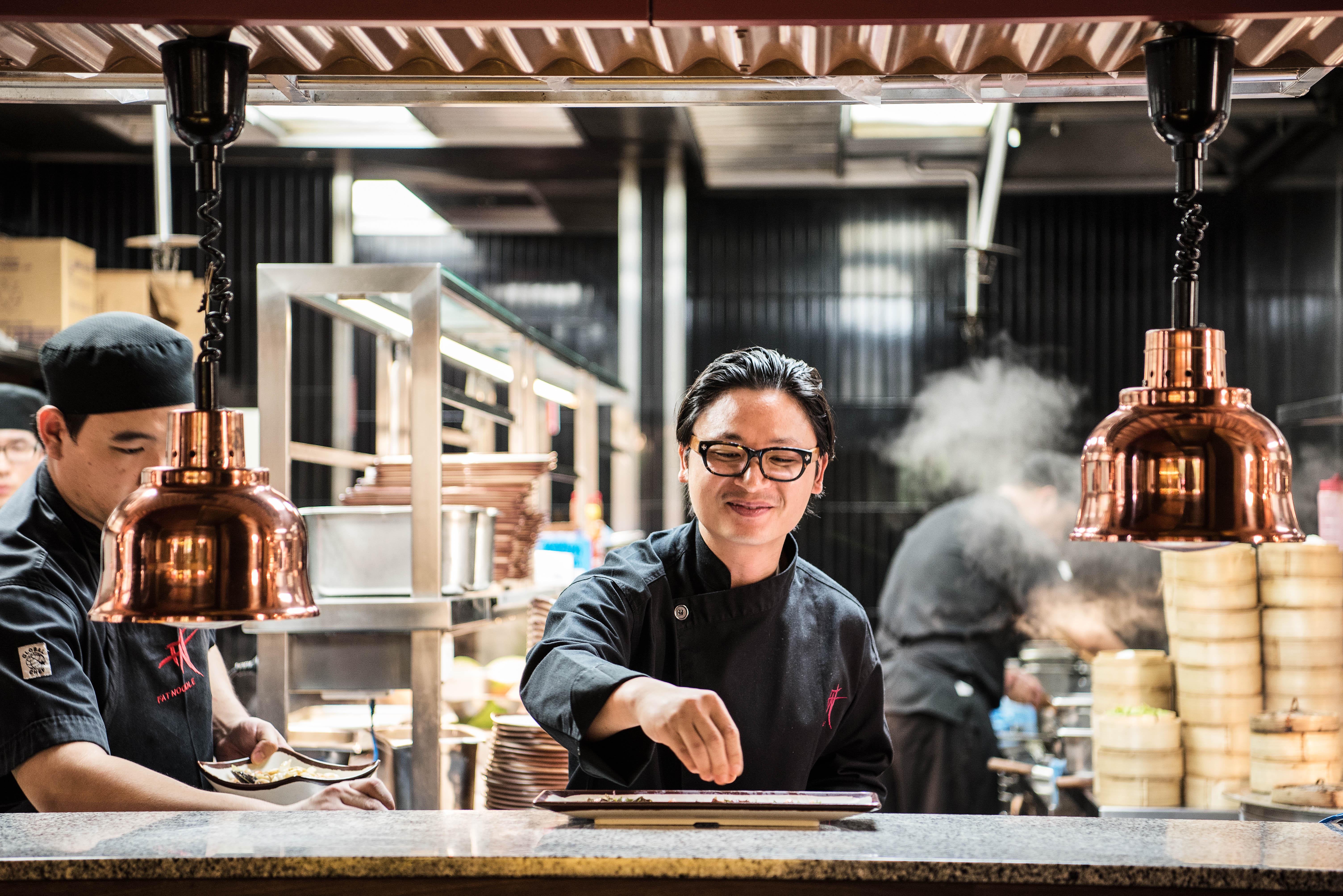 ホテル トレジャリー ブリスベン エクステリア 写真 Chef May Chow at her restaurant, May Chow