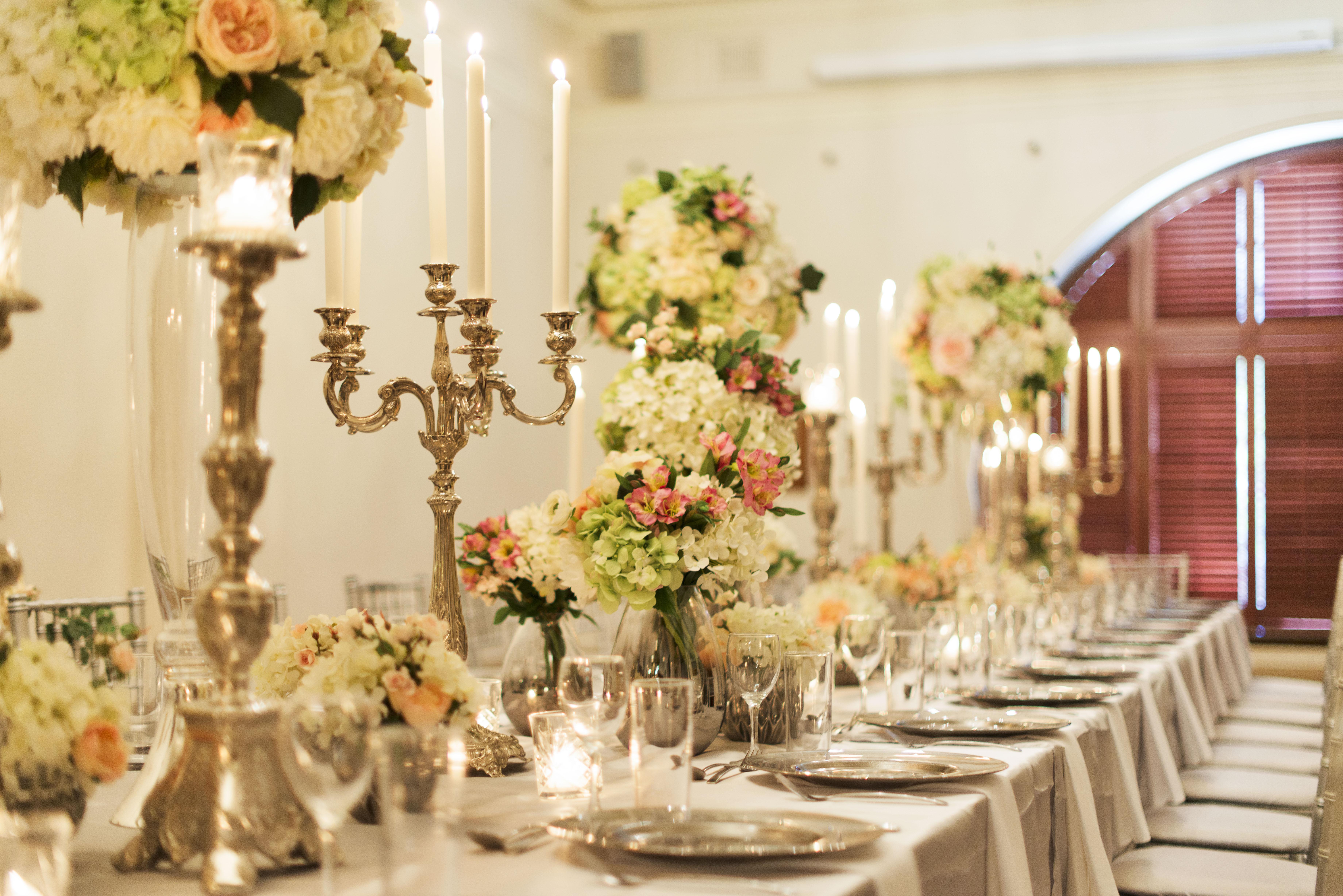 ホテル トレジャリー ブリスベン エクステリア 写真 A table set for a wedding reception