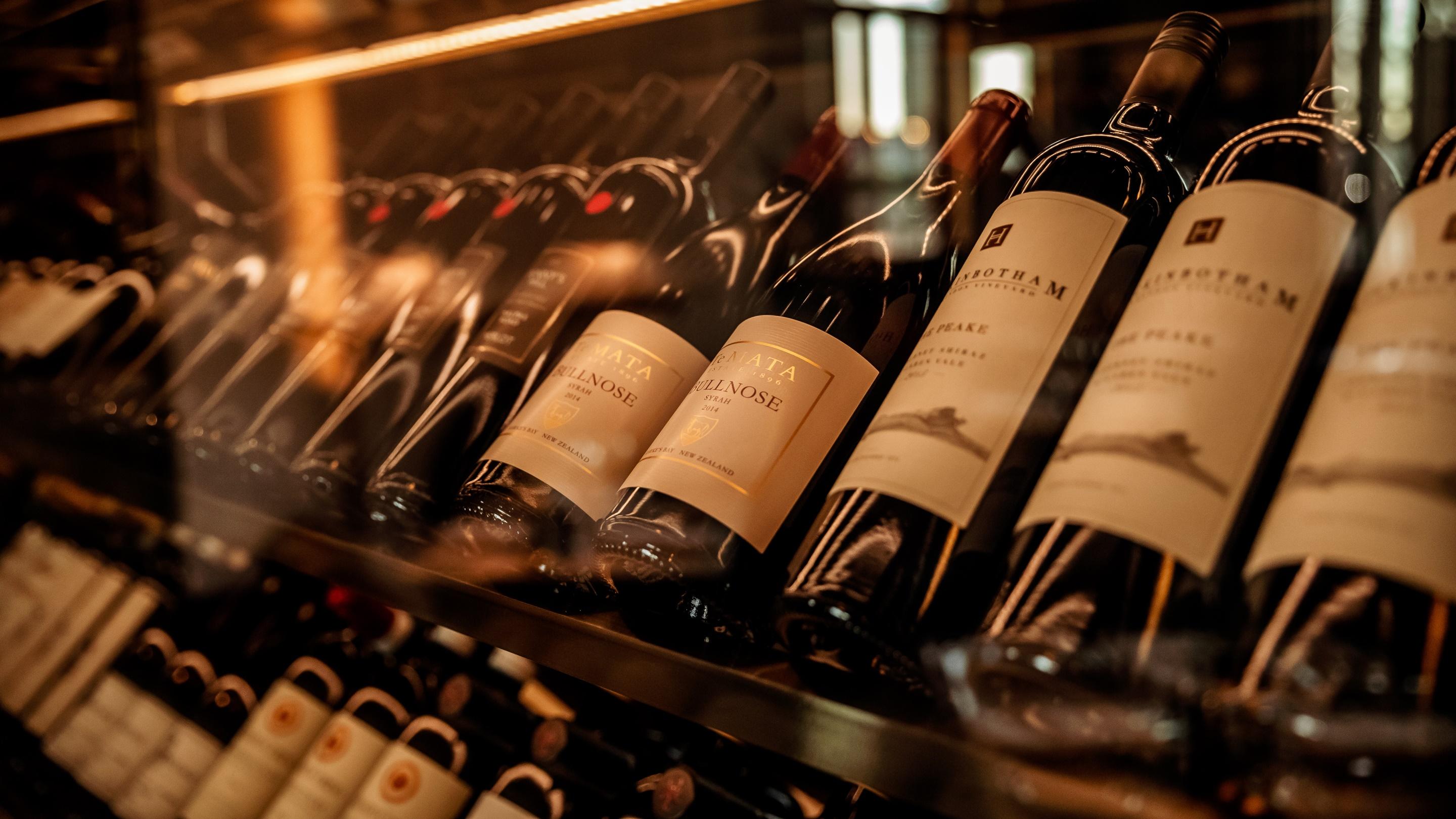 ホテル トレジャリー ブリスベン エクステリア 写真 Wine bottles
