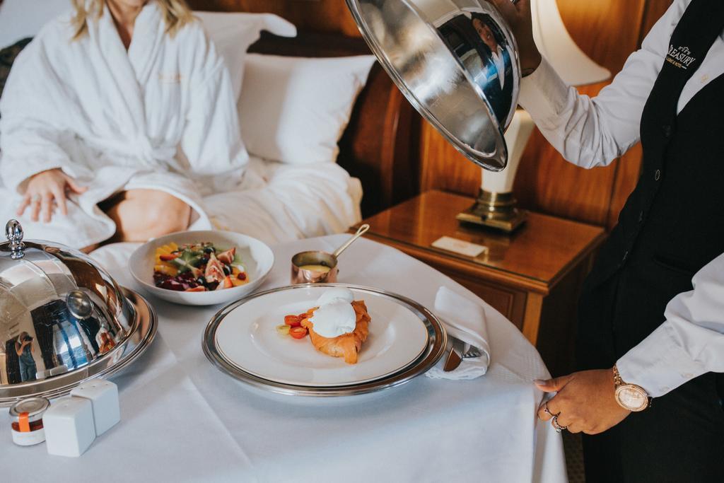 ホテル トレジャリー ブリスベン エクステリア 写真 Room service